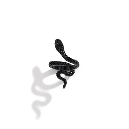 Black Textured Snake Bypass Ring, statement rings for women, vintage-inspired design, detail close-up