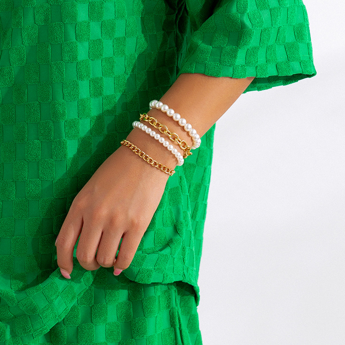 Pearl and 18K Gold-Plated Cable Chain Bracelet Set, jewelry gift sets for women, botanical inspired, detail close-up