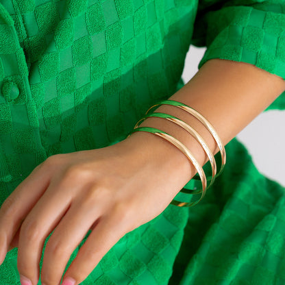18K Gold-Plated Bangle - Set Of Three, jewelry gift sets for women, elegant gift for her, detail close-up