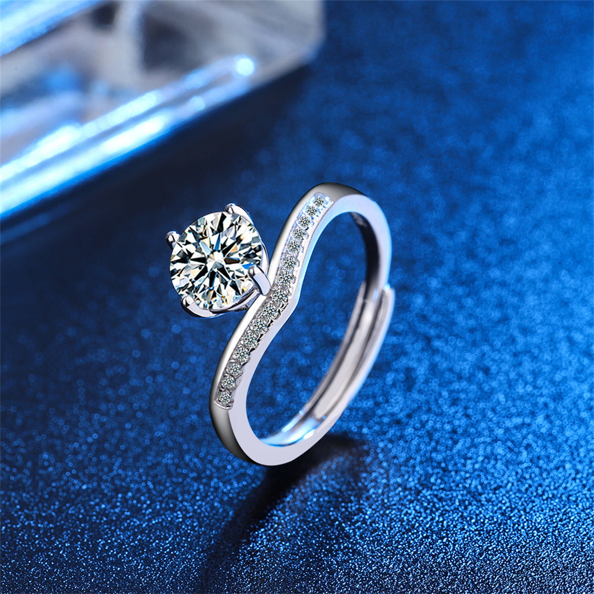 Crystal and Cubic Zirconia V Ring, statement rings for women, vintage-inspired design, detail close-up