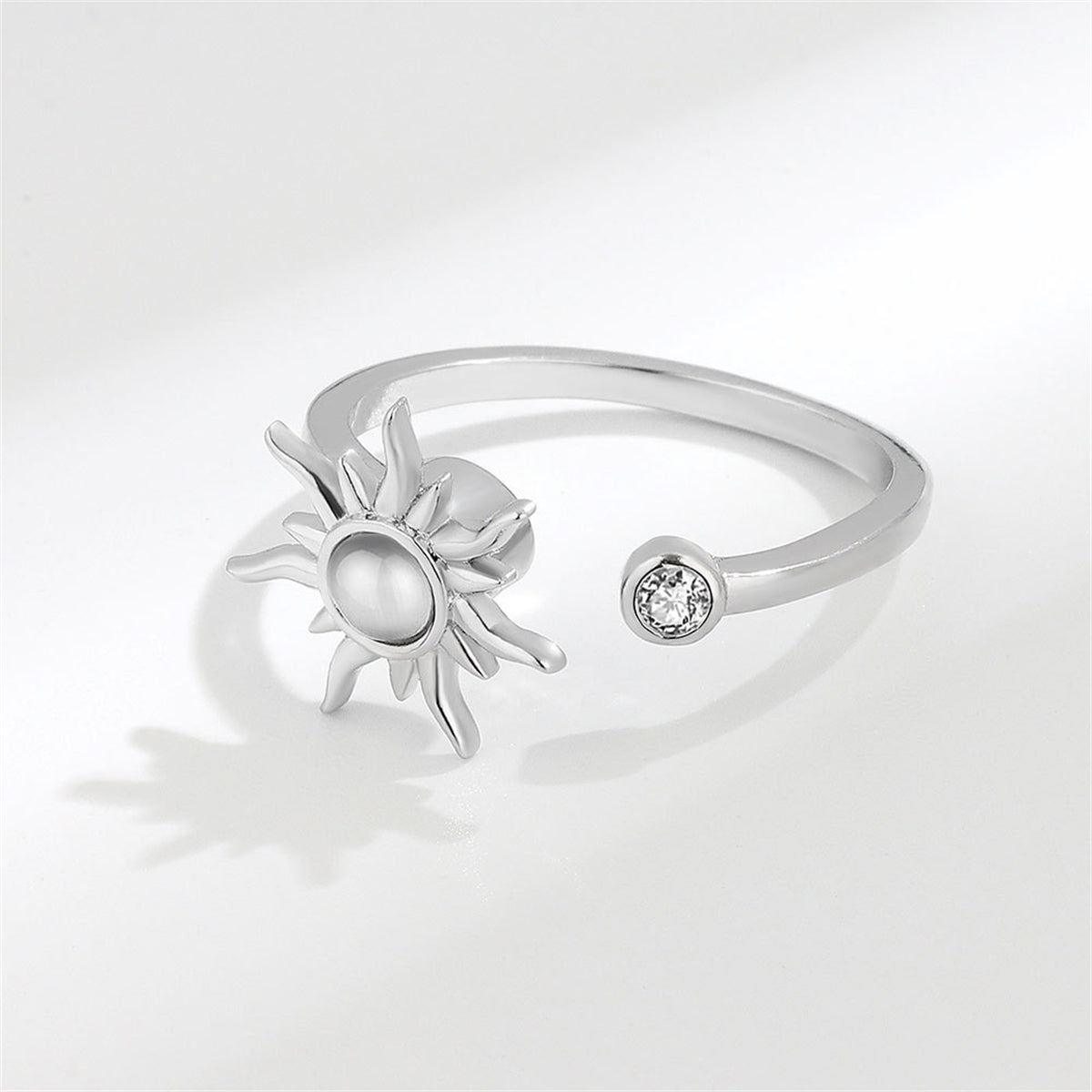 Quartz and Silver-Plated Rotating Sun Open Ring, silver statement rings for women, elegant gift for her, detail close-up