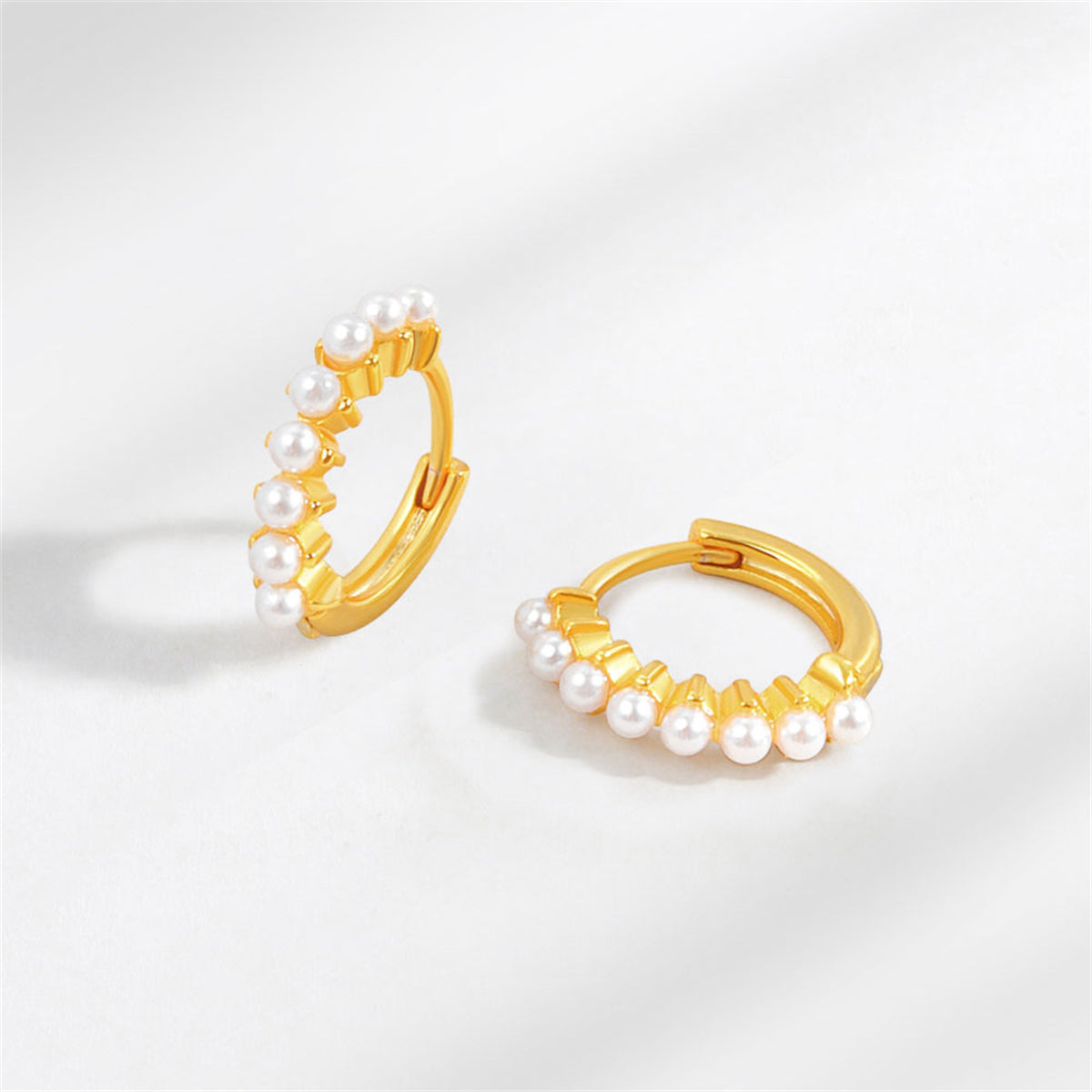 Pearl and 18K Gold-Plated Huggie Earrings, gold huggie earrings, elegant gift for her, detail close-up