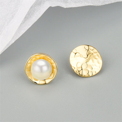 Pearl and 18K Gold-Plated Round Stud Earrings, gold stud earrings for women, dainty minimalist design, detail close-up