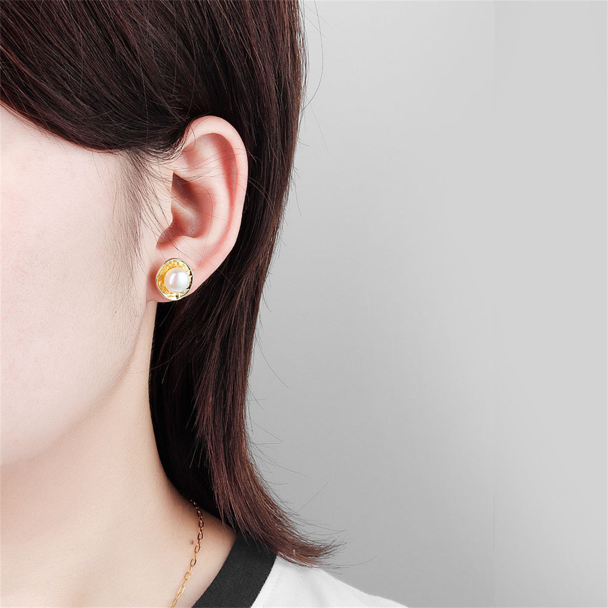 Pearl and 18K Gold-Plated Round Stud Earrings, gold stud earrings for women, dainty minimalist design, lifestyle look