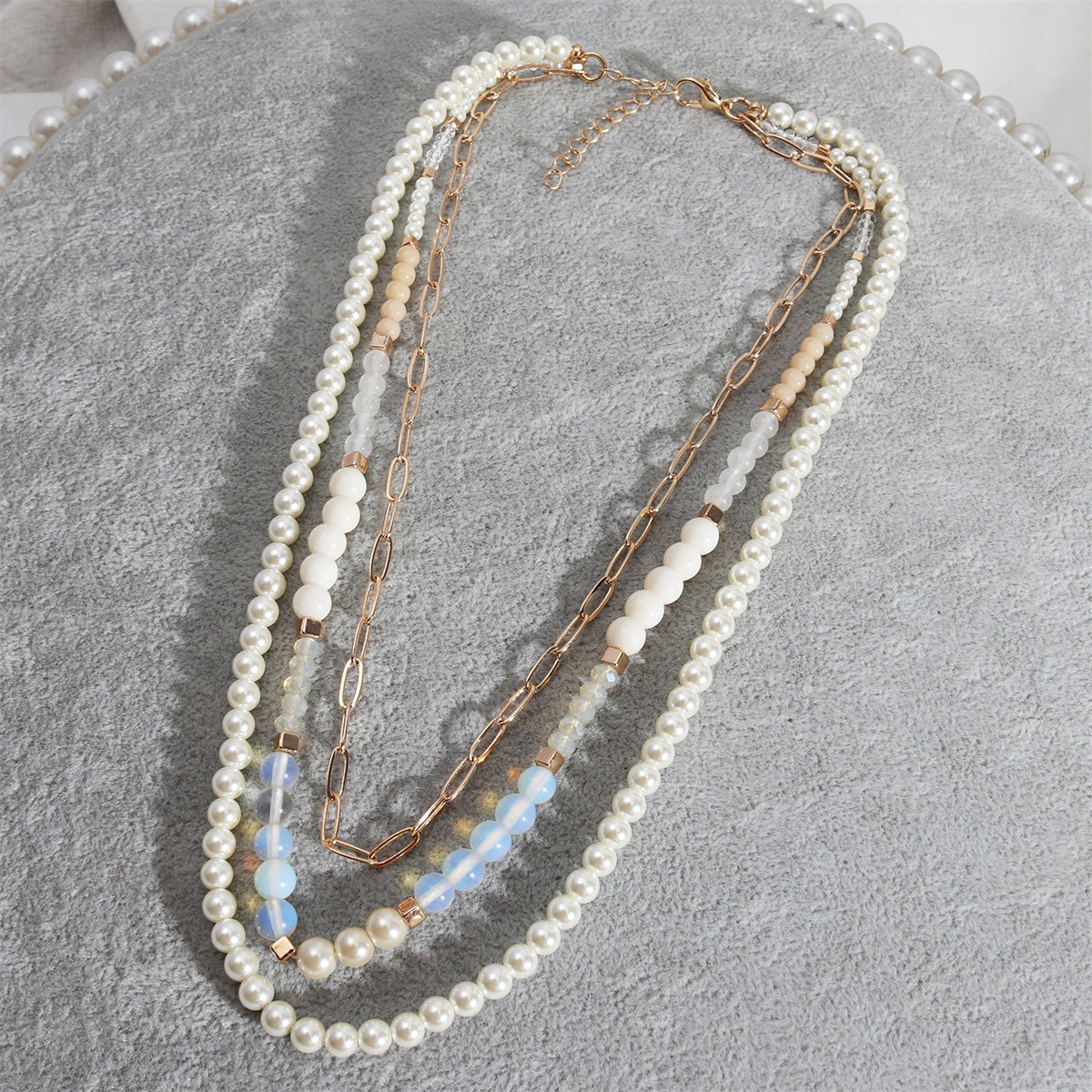 Pearl and Resin Acrylic 18K Gold-Plated Layered Necklace, gold pendant necklace for women, detail close-up