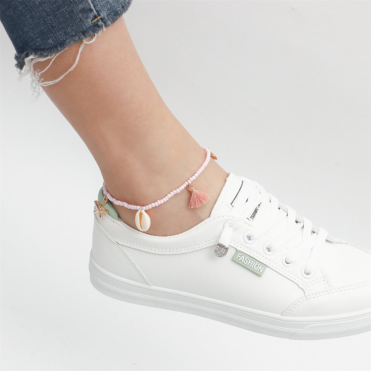 Pink Polyster and Howlite Pearl Shell Charm Anklet, anklet bracelet, vintage-inspired design, detail close-up