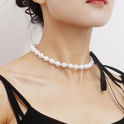 Pearl and Polyster Bow Choker Necklace, pendant necklace for women, vintage-inspired design, detail close-up