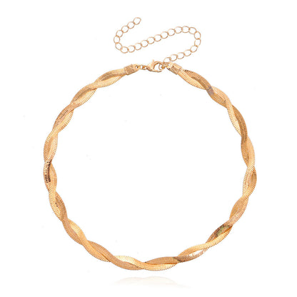 18K Gold-Plated Twisted Snake Chain Choker Necklace, gold pendant necklace for women, vintage-inspired design, lifestyle look