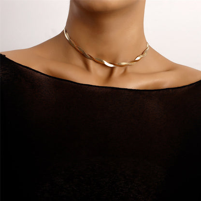 18K Gold-Plated Twisted Snake Chain Choker Necklace, gold pendant necklace for women, detail close-up
